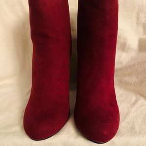 Shoe Dazzle Wine Booties w/Snake Detail (Size 7.5)